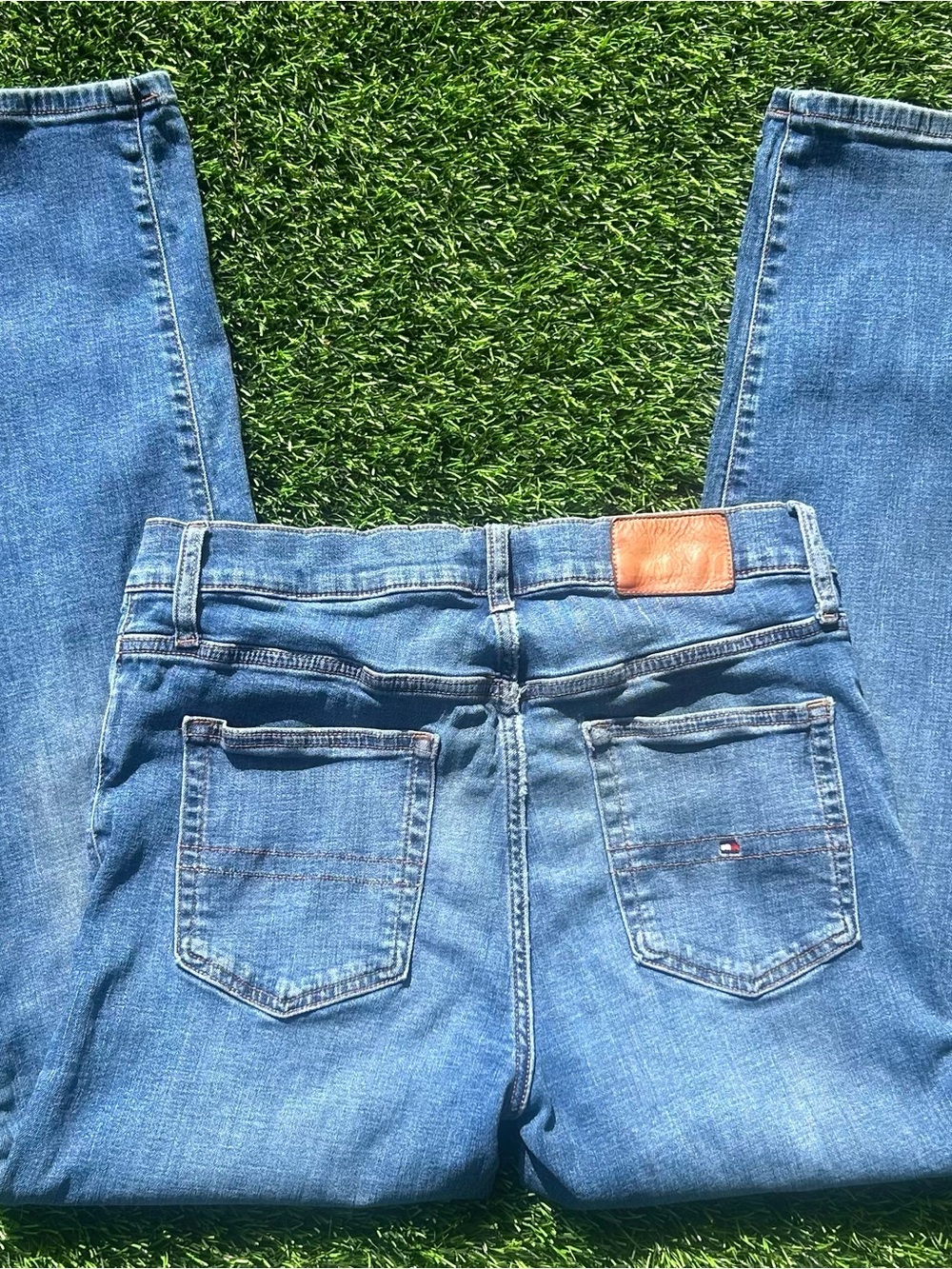 Tommy Hilfiger Women’s Light Blue Straight-Leg Jeans with Leather Patch